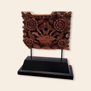 Rental – Hand-Carved Wooden Table Decor