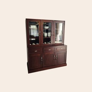 Lemari Klasik Kayu dengan Kaca - untuk Disewakan per Tahun